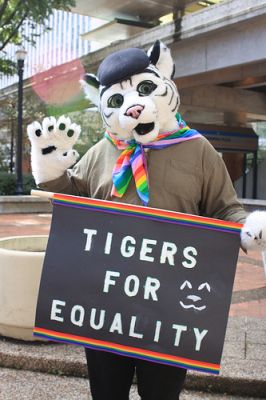 1226877970_svxkitty_protest_b.jpg