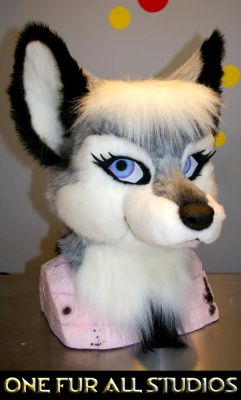 Such a coy expression!
